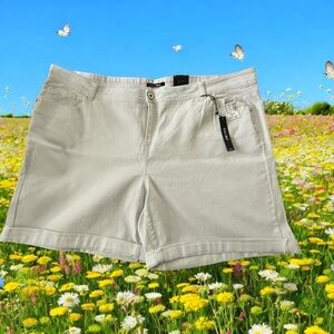 Roz & Ali White Bermudas Lightweight and Crisp